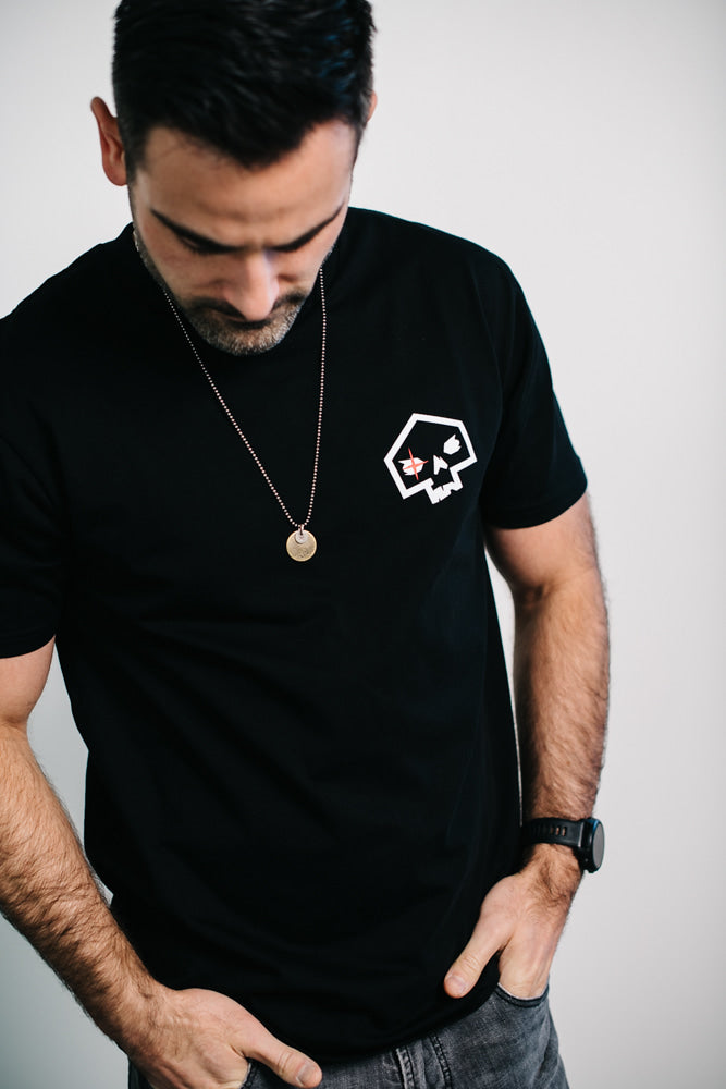 man wearing skull chain